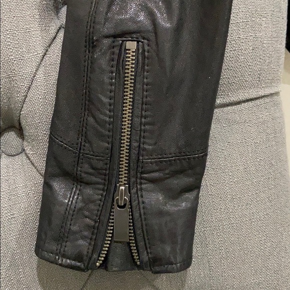 Line leather jacket - Picture 7 of 8